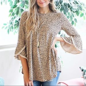 3/4 Lace Trim Tulip Sleeve Top in animal print